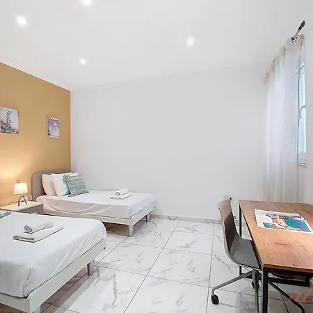 Premium Seafront With Panoramic Bay Views *