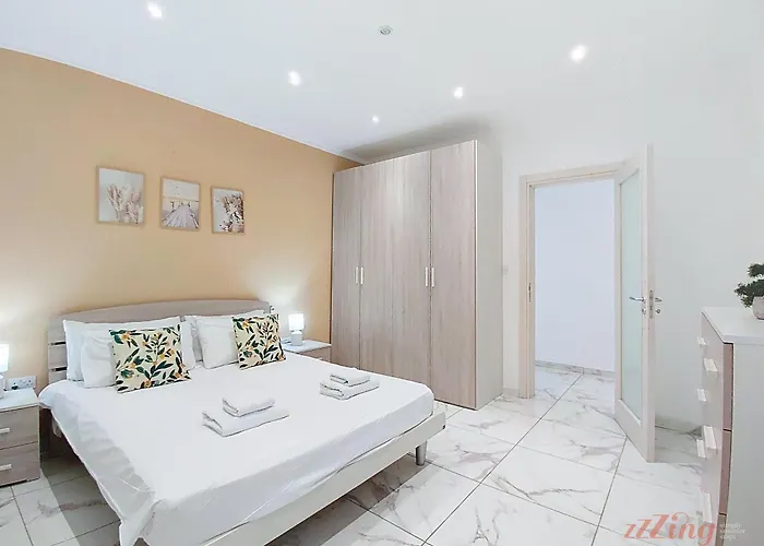 Premium Seafront With Panoramic Bay Views