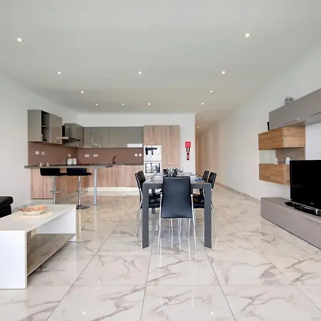 Beachfront Pretty Apartment *