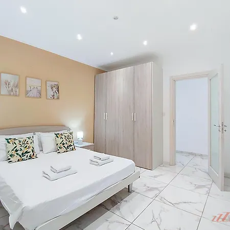 Premium Seafront With Panoramic Bay Views