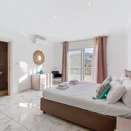 Premium Seafront With Panoramic Bay Views *