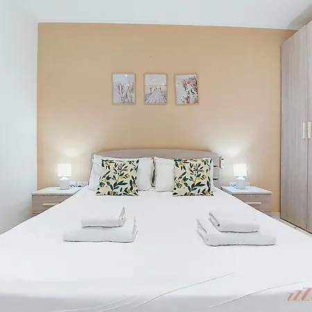Premium Seafront With Panoramic Bay Views Daire Mellieħa