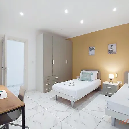 Premium Seafront With Panoramic Bay Views *